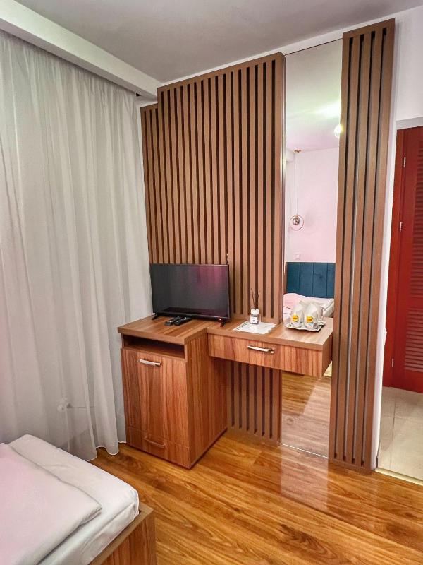 Double or Twin Room image 3
