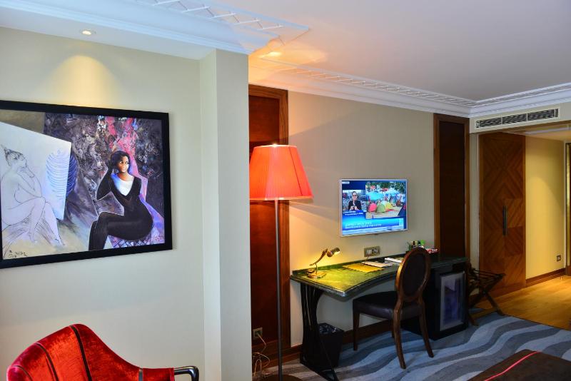 Deluxe Twin Room image 4