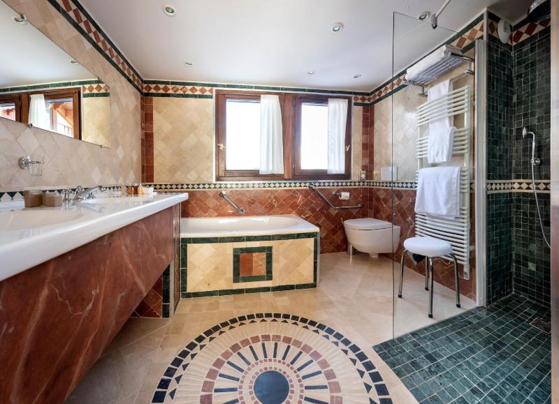 Superior Double Room with view and balcony image 3