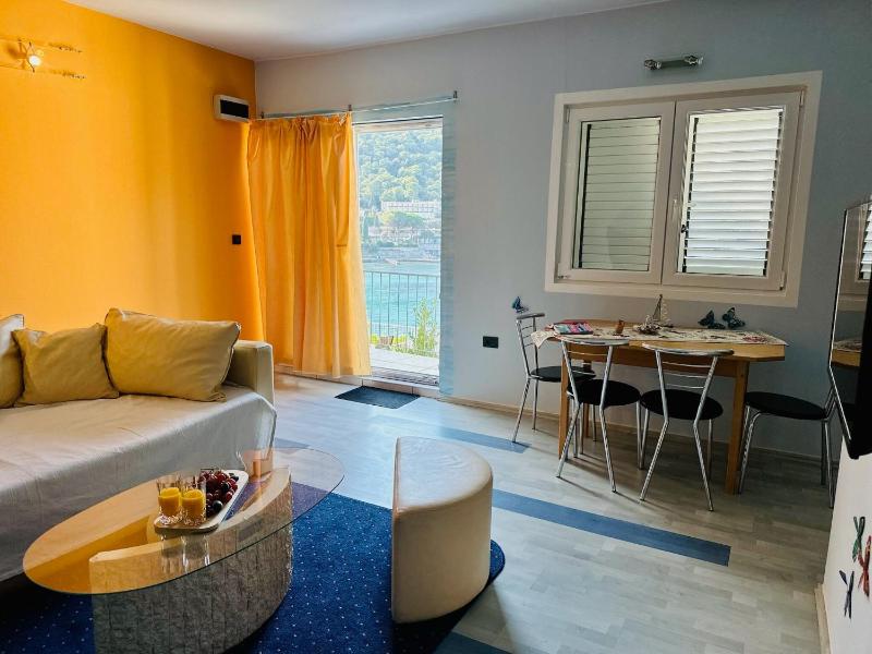 Private Entrance - One-Bedroom Apartment with Terrace and Sea View image 4