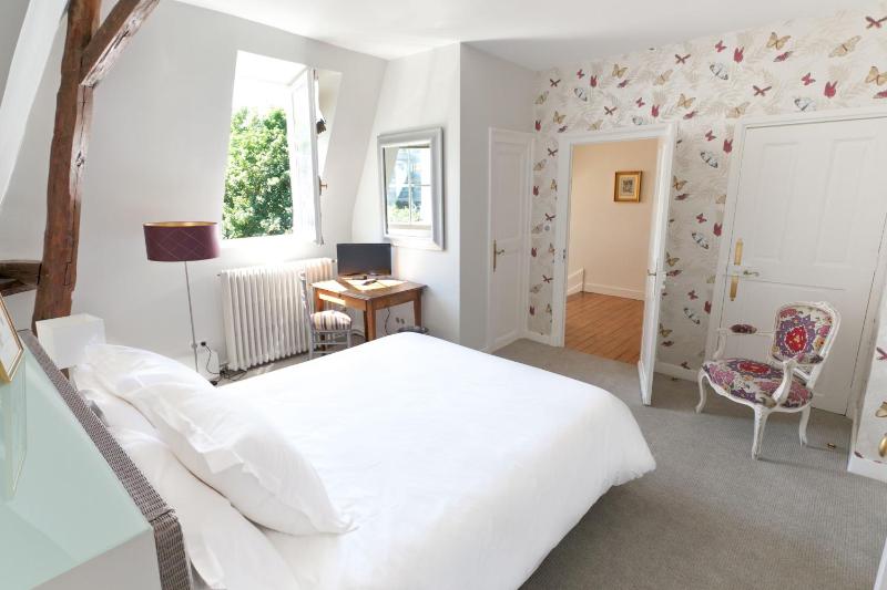 Double Room with Garden View image 1