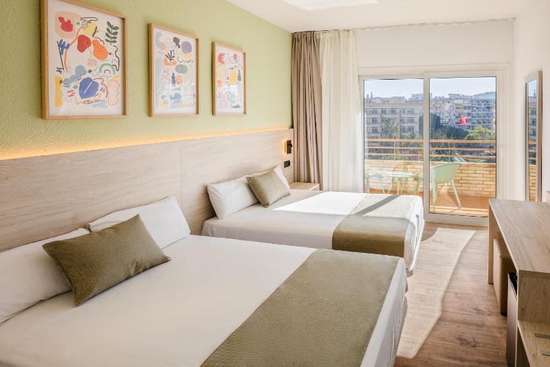 Twin Room image 3
