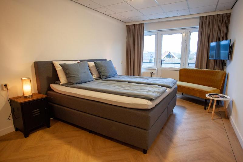 Deluxe Double Room with Balcony image 2