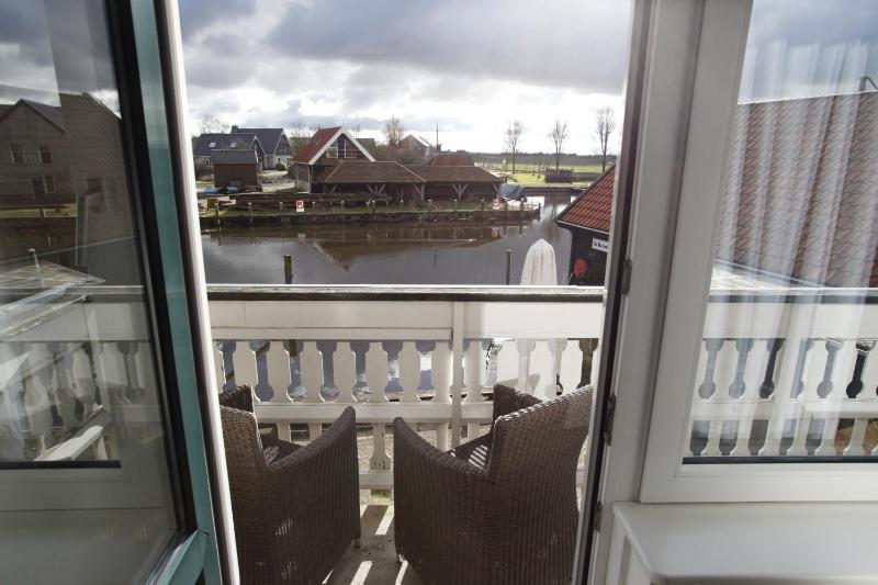 Deluxe Double Room with Balcony image 4