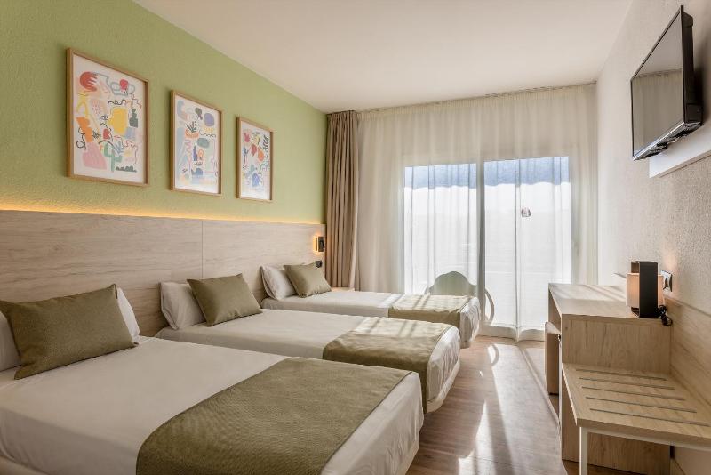 Triple Room (2 Adults + 1 Child) image 1