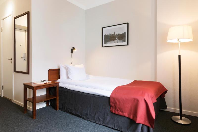 Classic Single Room image 3