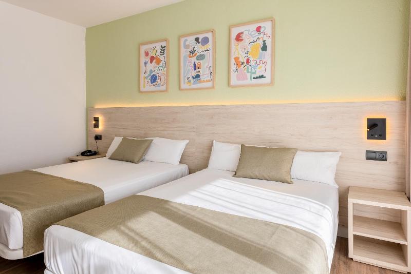 Twin Room image 1