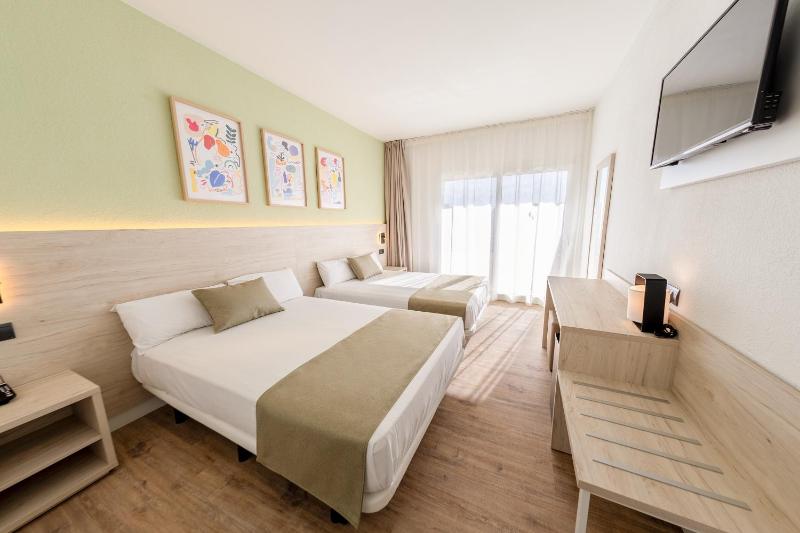 Family Room (2 Adults + 2 Children) image 1
