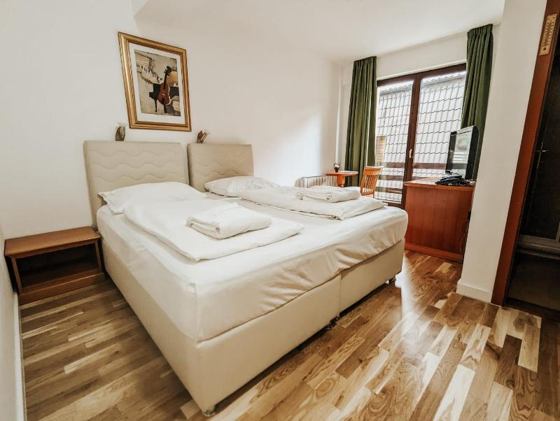 Superior King Room image 2