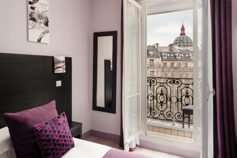 Double Room with City View image 4