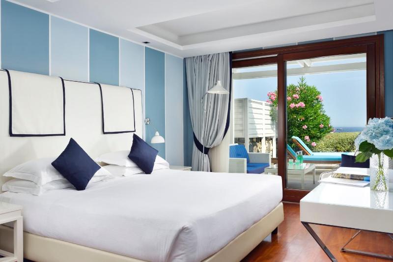 Deluxe Double Room with Sea View image 1