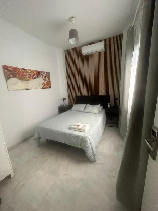 Double Room with Shared Bathroom image 3
