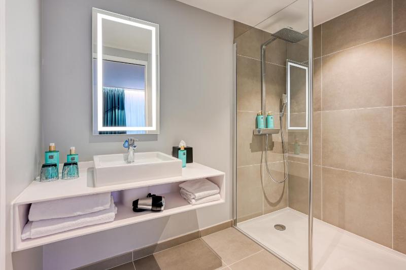 Executive Double Room with Balcony image 2