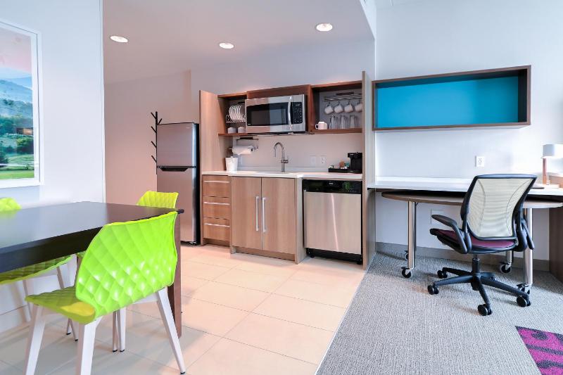 One-Bedroom King Suite image 2