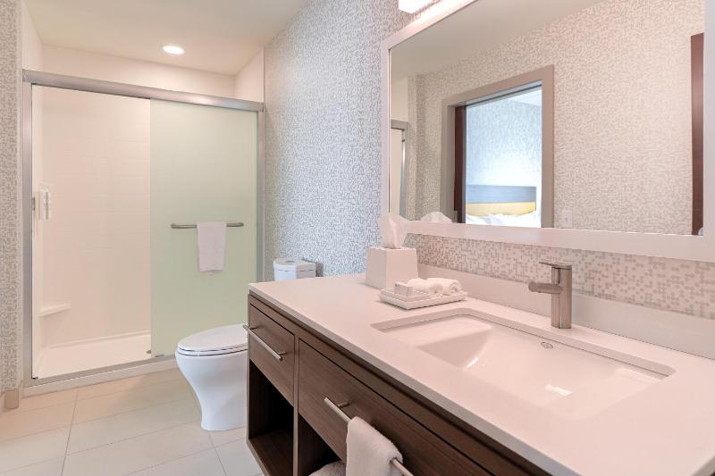 One-Bedroom King Suite image 3
