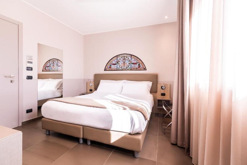 Classic Double or Twin Room image 2