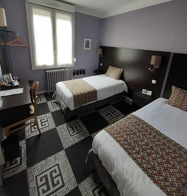 Twin Room image 2