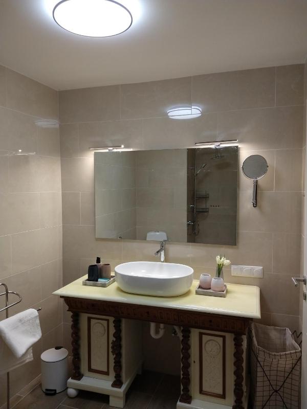 Gittis Condo - image 4