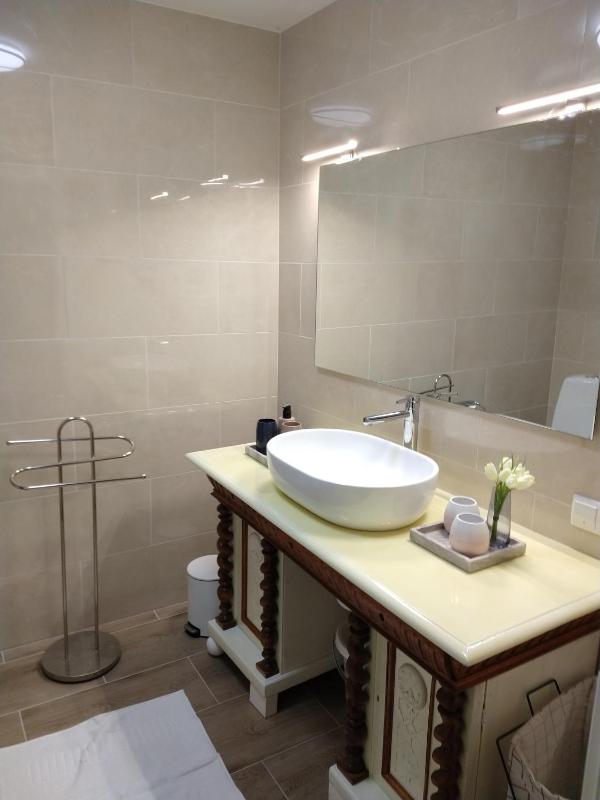 Gittis Condo - image 11