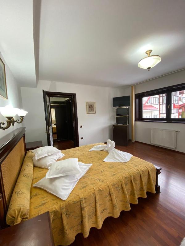 Double Room image 3