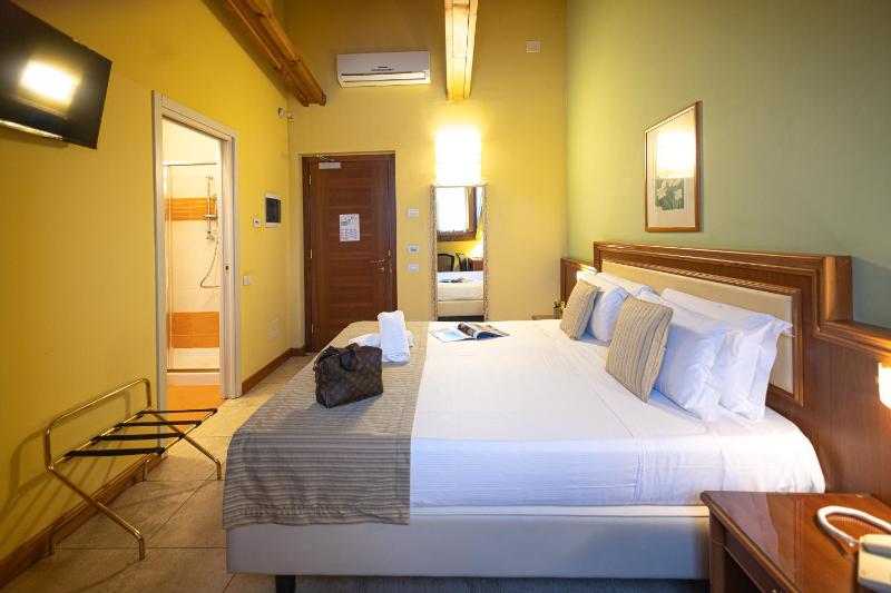 Attic Double or Twin Room image 3