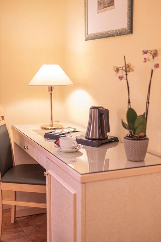 Classic Double or Twin Room image 3