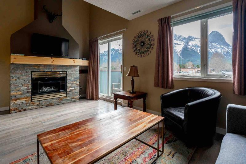 Mountain View 3br Loft Walk To Dt king fireplace - image 19