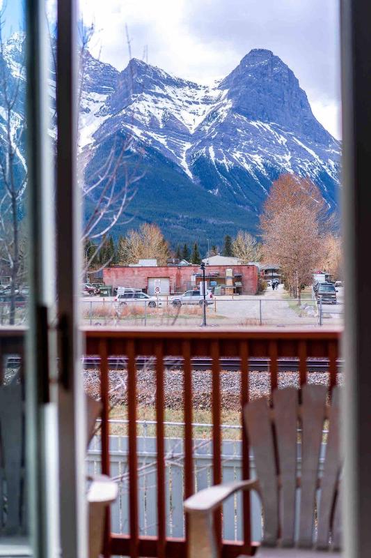 Mountain View 3br Loft Walk To Dt king fireplace - image 17