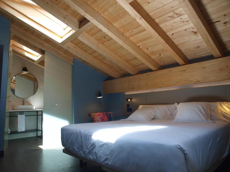 Double Room image 3