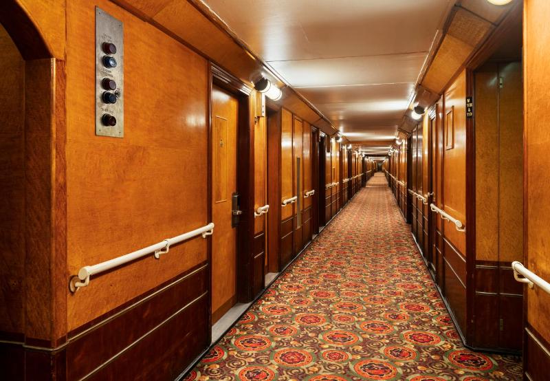 Inside Stateroom with 1 King Bed image 1