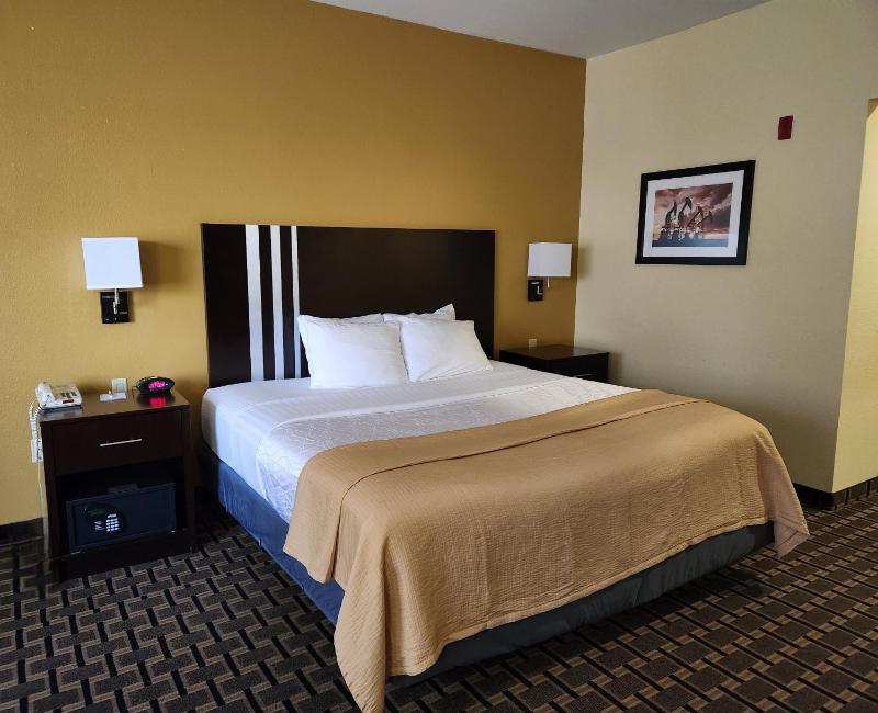 Days Inn & Suites by Wyndham Sam Houston Tollway - image 12