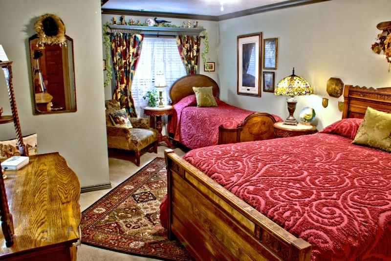 Standard Queen Room image 2