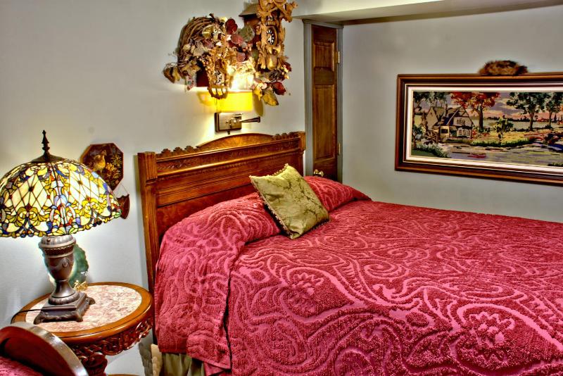 Standard Queen Room image 3