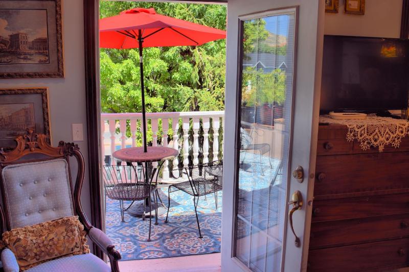 King Room with Balcony image 4