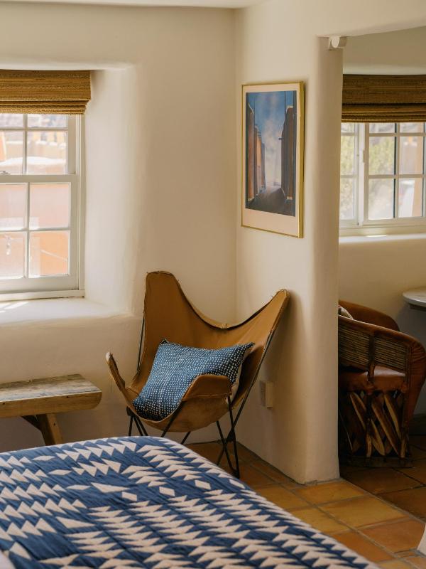 Queen Room image 2