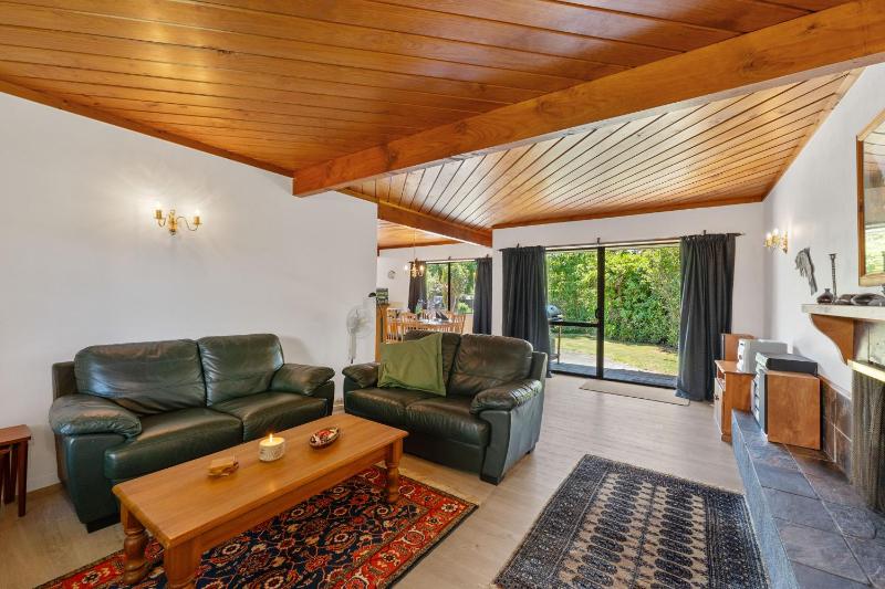Lakeside Serenity - Taupo Holiday Home - image 25