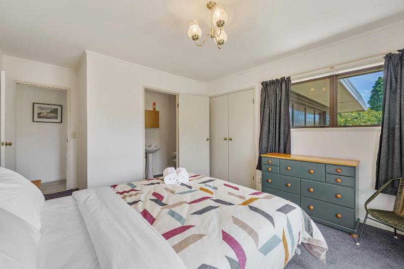 Lakeside Serenity - Taupo Holiday Home - image 27