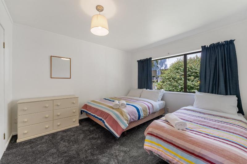 Lakeside Serenity - Taupo Holiday Home - image 15