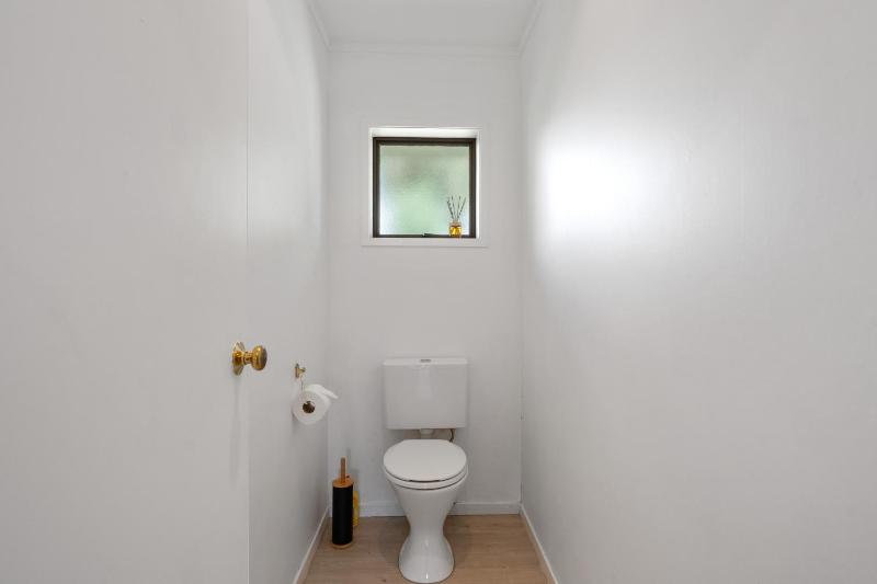 Lakeside Serenity - Taupo Holiday Home - image 4