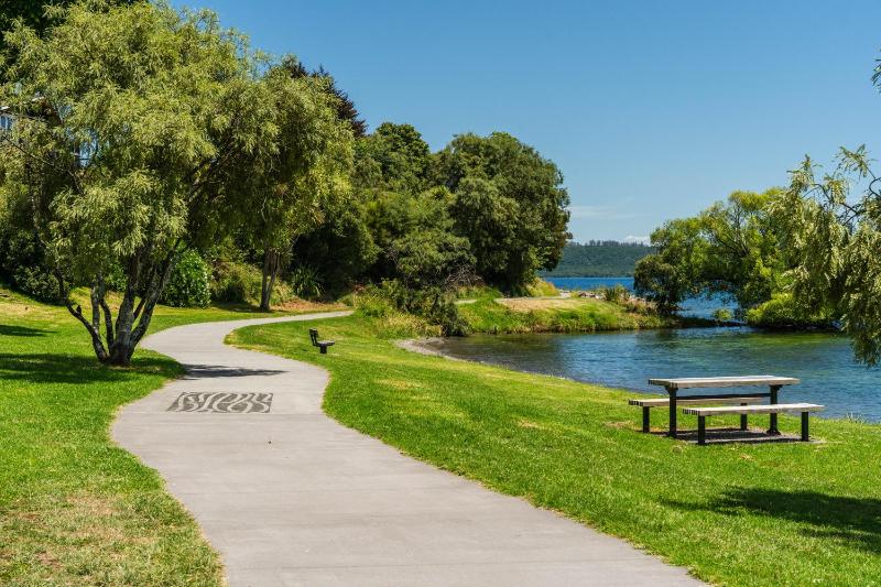 Lakeside Serenity - Taupo Holiday Home - image 21