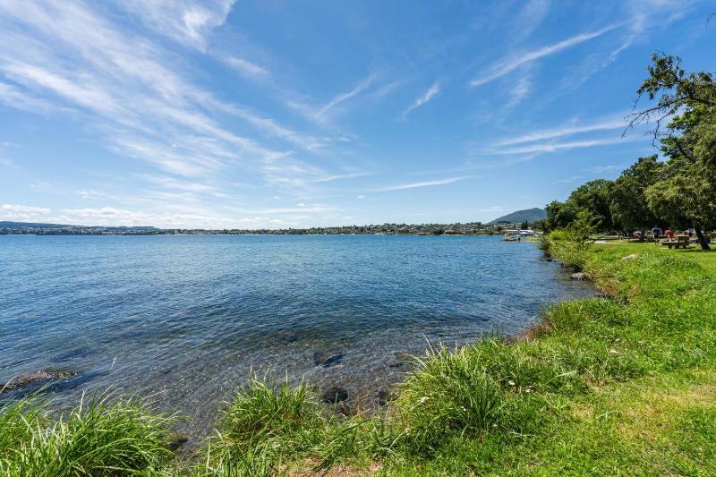 Lakeside Serenity - Taupo Holiday Home - image 24