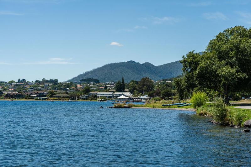 Lakeside Serenity - Taupo Holiday Home - image 9