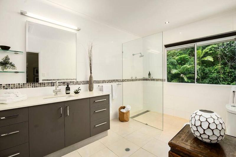 Indirah on the Beach - a spacious Beachfront home - image 23