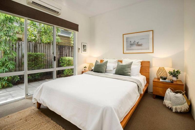 Indirah on the Beach - a spacious Beachfront home - image 9