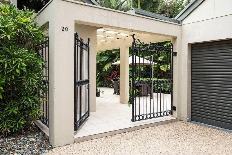 Indirah on the Beach - a spacious Beachfront home - image 4