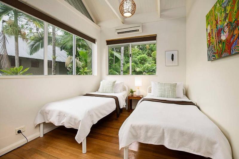 Indirah on the Beach - a spacious Beachfront home - image 25