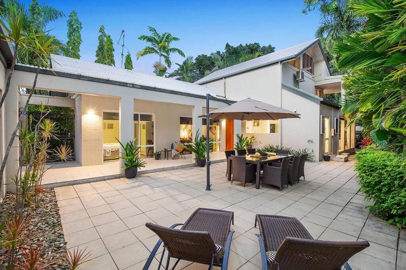Indirah on the Beach - a spacious Beachfront home - image 12
