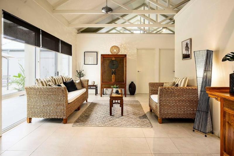 Indirah on the Beach - a spacious Beachfront home - image 11