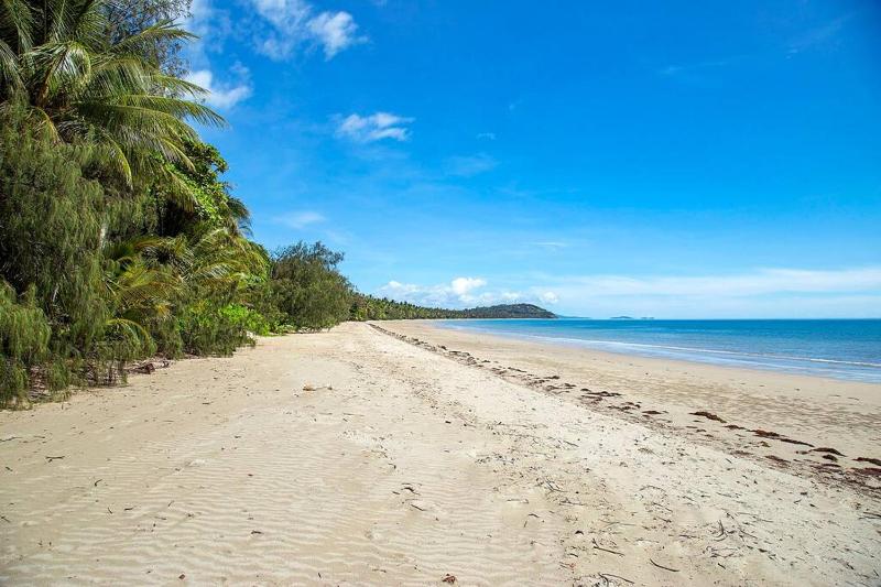 Indirah on the Beach - a spacious Beachfront home - image 26