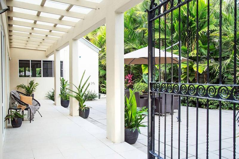 Indirah on the Beach - a spacious Beachfront home - image 21
